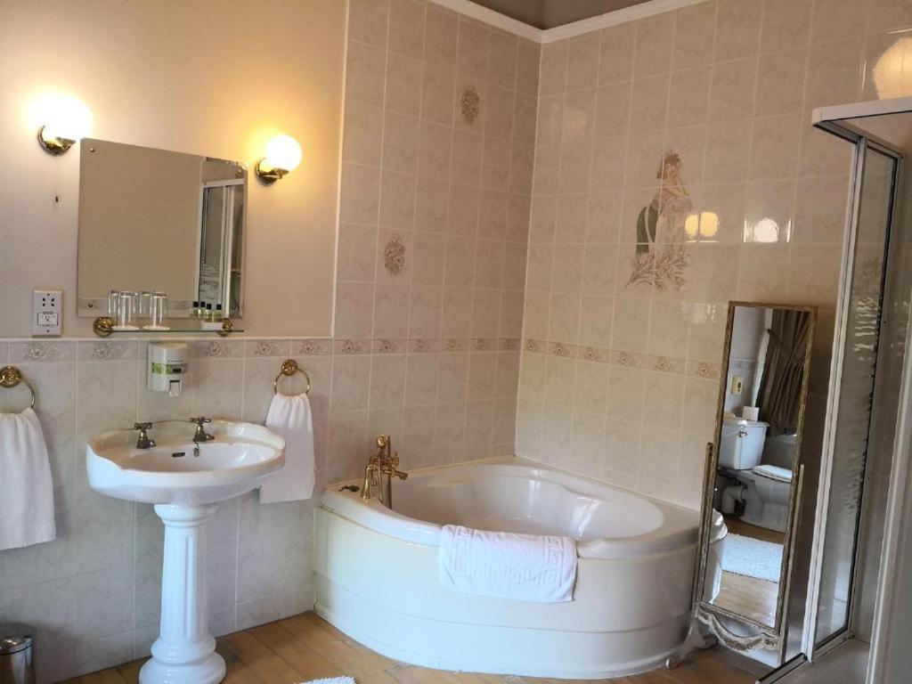 Oyo Dunmar House Hotel Alloa Bagian luar foto