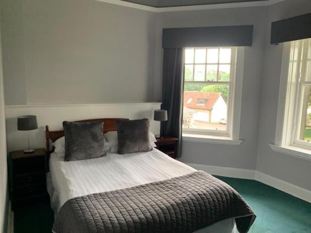 Oyo Dunmar House Hotel Alloa Bagian luar foto